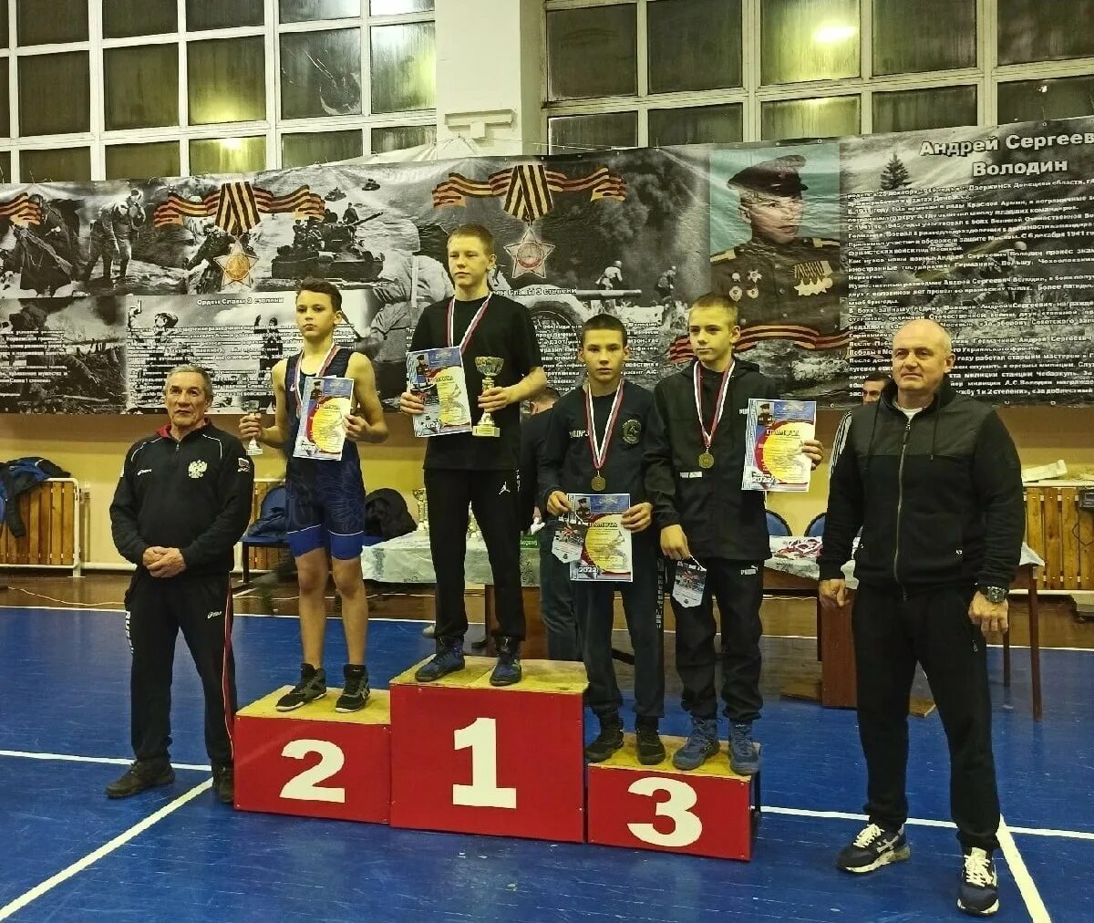 Спортивные секции каменск-уральский. Медали чемпионата по греко римской борьбе. Греко римская борьба каменск уральский. Греко римская борьба каменск уральский. Бронзовые скульптуры каменск-уральский у олимпа.