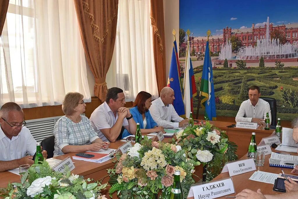 Кропоткин город праздник. Мэр кропоткина краснодарского края. Архитектура кропоткин. Кропоткин сотрудники дома культуры провели опрос. Новый парк в кропоткине.