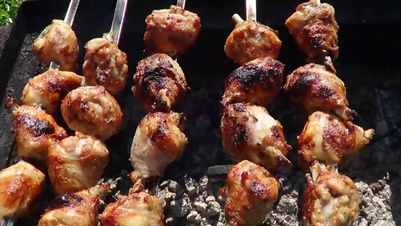 Сколько жарить куриный шашлык на мангале