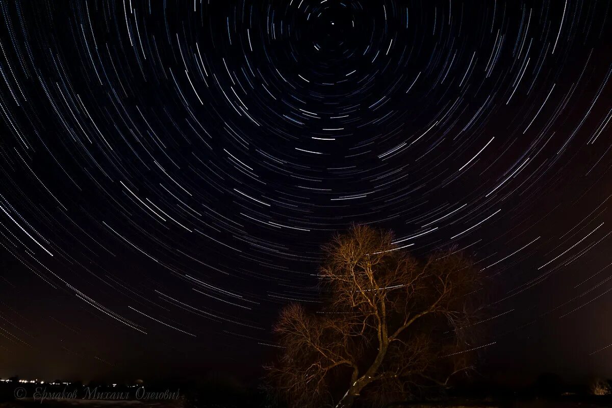 украшение набережной. ночное небо россия. дракониды метеорный поток. звездное небо волгоград. звездное небо челябинска.