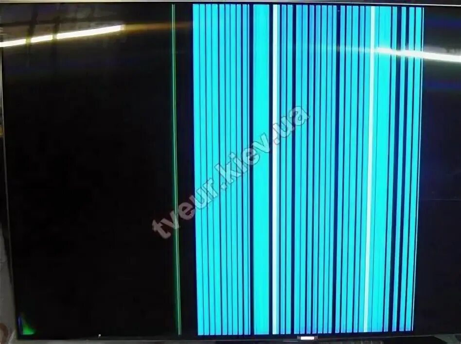 Телевизор самсунг 43 дюйма вертикальная полоса. Вертикальные полосы на экране телевизора Samsung. Цветные полосы на экране телевизора. ЖК самсунг вертикальная полоса. Вертикальная полоса телевизор самсунг