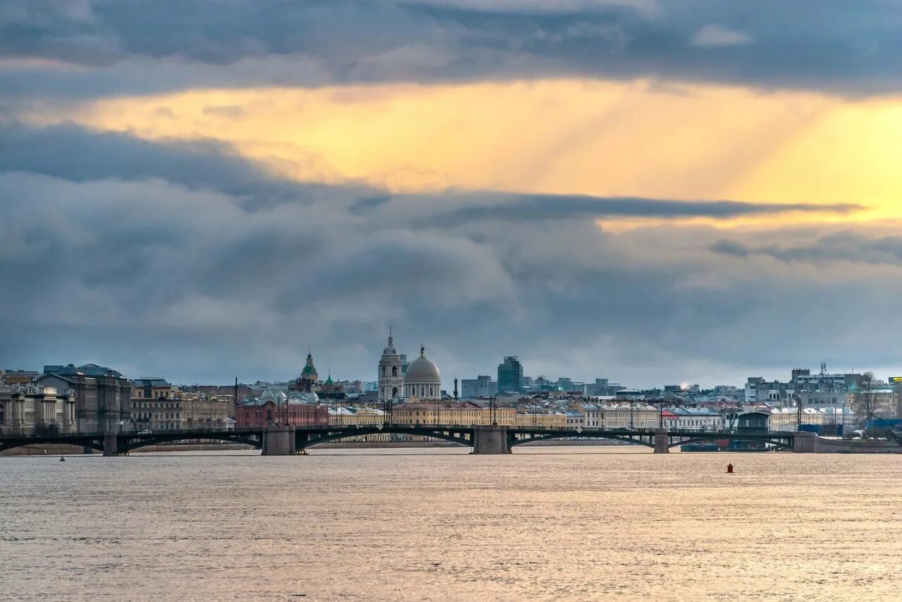 Полиция центр петербурга. 17 ноября петербург. 12 сентября крестный ход по невскому проспекту. Лиговский проспект перекресток. 10 апреля 2023 питер фото.
