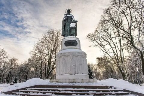 Памятники зимой