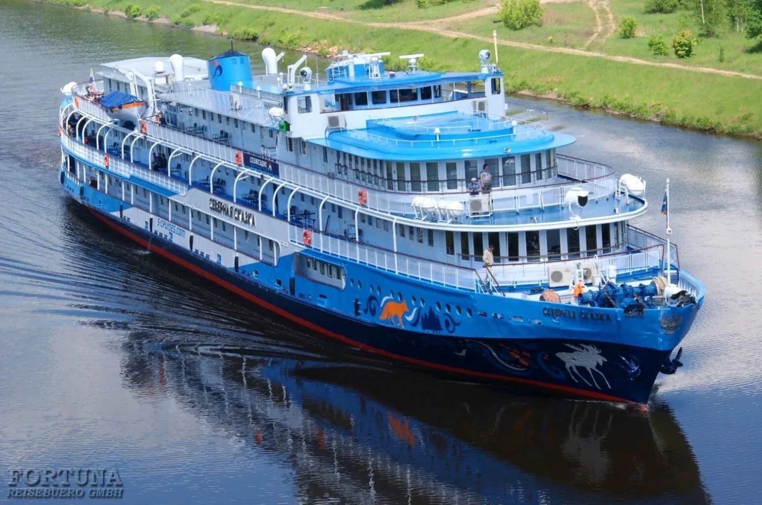 Теплоход сказка. Теплоход сказка. Теплоход сказка. Теплоход северная сказка. Трехпалубный теплоход "северная сказка".