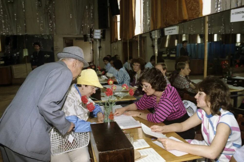 Выборы президента 1991 года в россии. Первые выборы в России. Выборы 1991 года. Первые президентские выборы в России 1991.