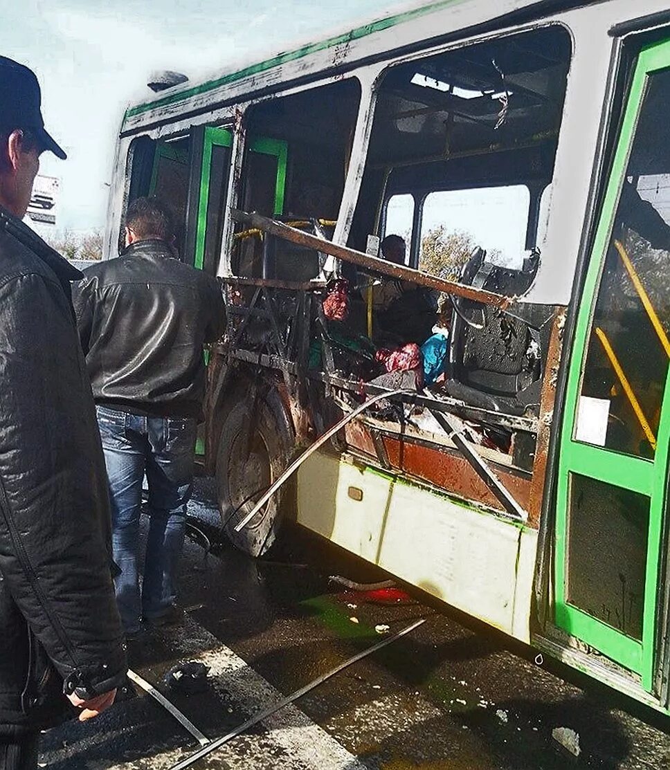 После выборов всегда теракты. Взрыв автобуса в Волгограде 2013. Теракт в Волгограде автобус. Взрыв автобуса в Волгограде 21 октября 2013 года. 21 Октября 2013 теракт в Волгограде.