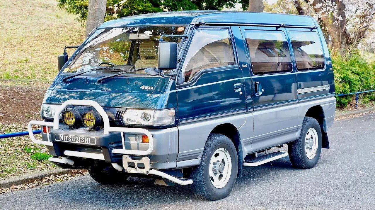 Митсубиси 4х4 купить. Митсубиси Делика 4x4. Митсубиси Делика 4. Mitsubishi Delica l300. Микроавтобус Mitsubishi Delica.