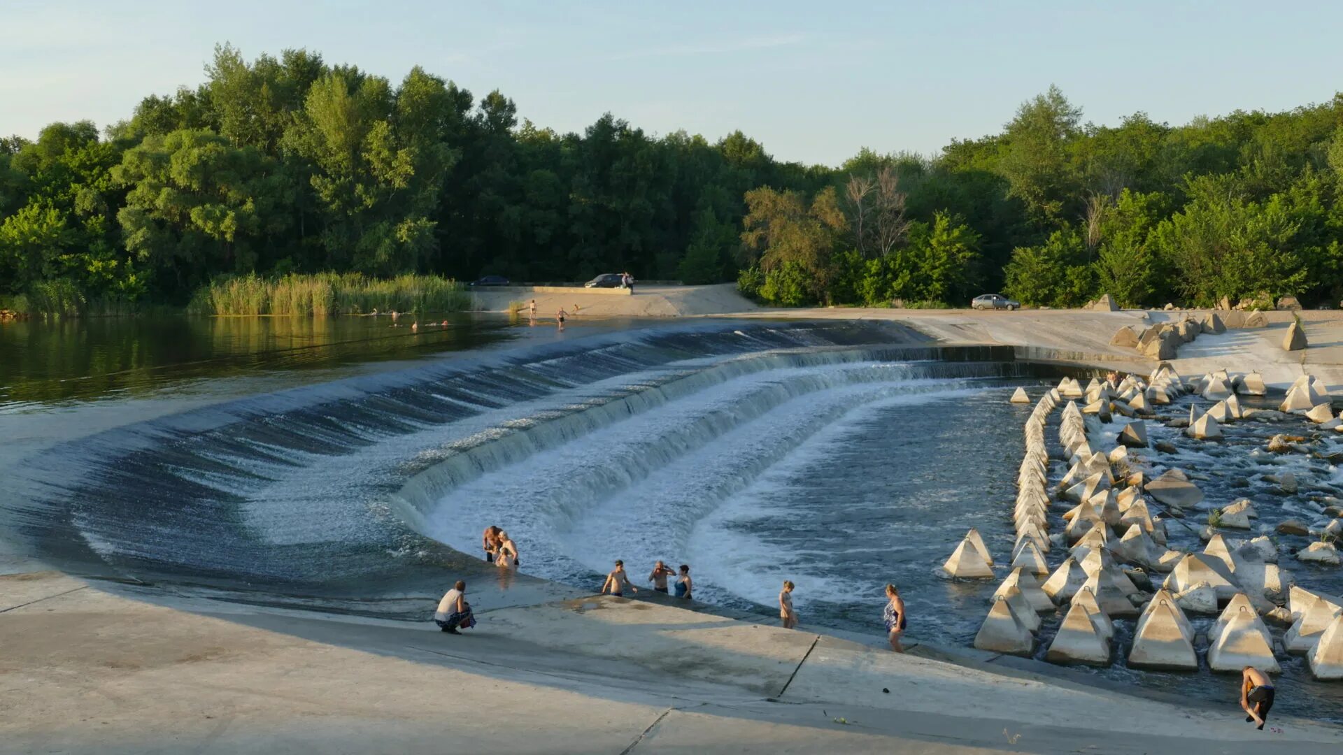река плотина большое. иргиз водопады саратовская область. большой иргиз саратовская область водопад. река хеброн плотина. балаково водопады на иргизе.