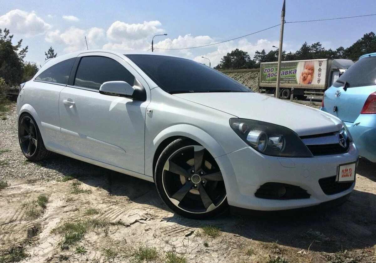 Опель астра h на 18 дисках. Opel astra j диски r18. Opel astra 18. Astra j gtc r18. Astra h gtc r18.