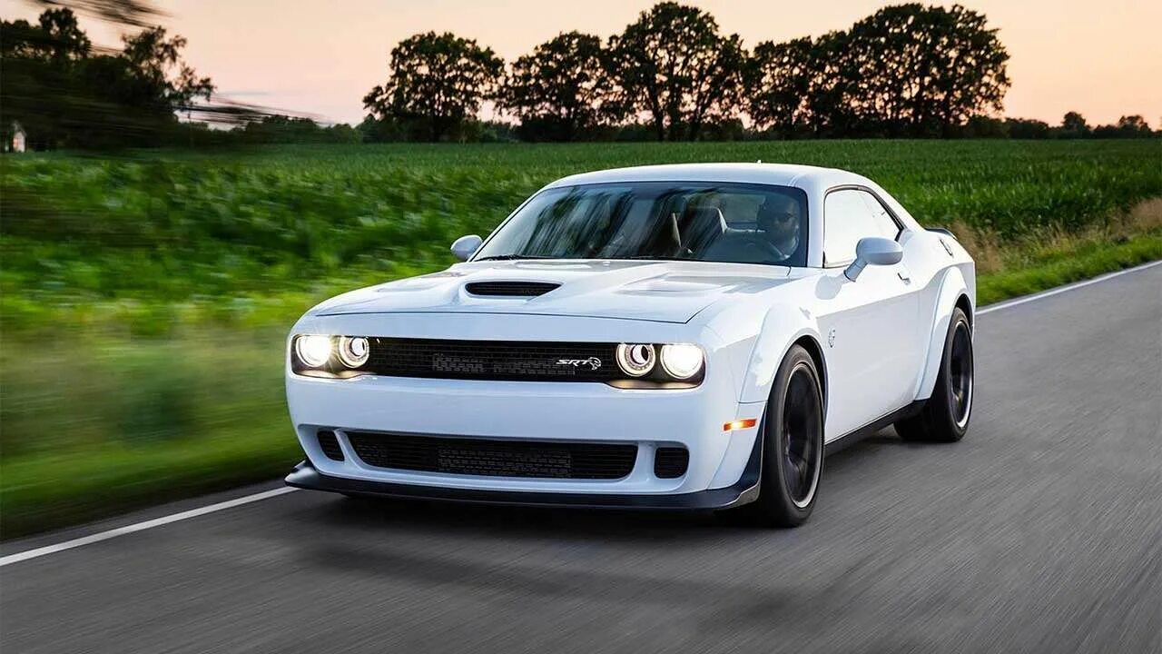 Додж челленджер 2018. Dodge Challenger 2018. Додж Challenger 2018. Додж Челленджер белый. Dodge Challenger 2014 белый.