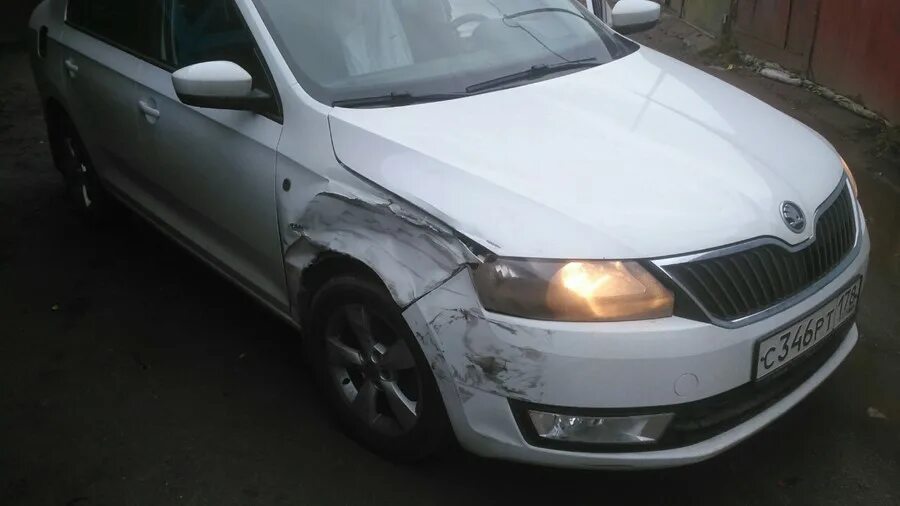 Разбитая шкода октавия а5 белая. Шкода рапид после дтп. Шкода рапид после дтп. Шкода рапид после дтп. Шкода рапид после дтп.