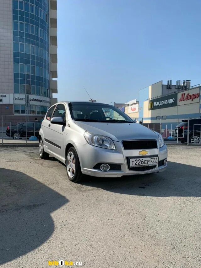 Cruze рестайл передний бампер. Авео 2014 белый. Азимут новосибирск автосалон авто с пробегом. Gm 95473219 подиум номерного. Шевроле авео синяя.