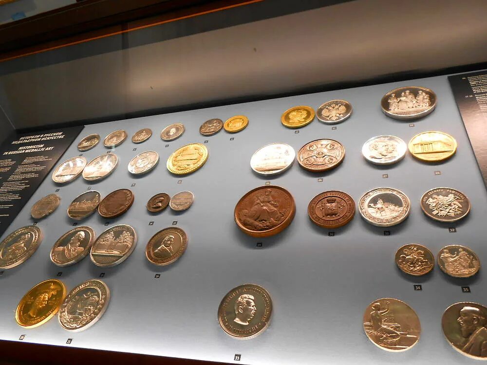 пушкинский музей нумизматика. монеты императорского монетного двора. коллекционирование старинных монет. зал нумизматики в эрмитаже. нумизматическая коллекция краеведческого музея.
