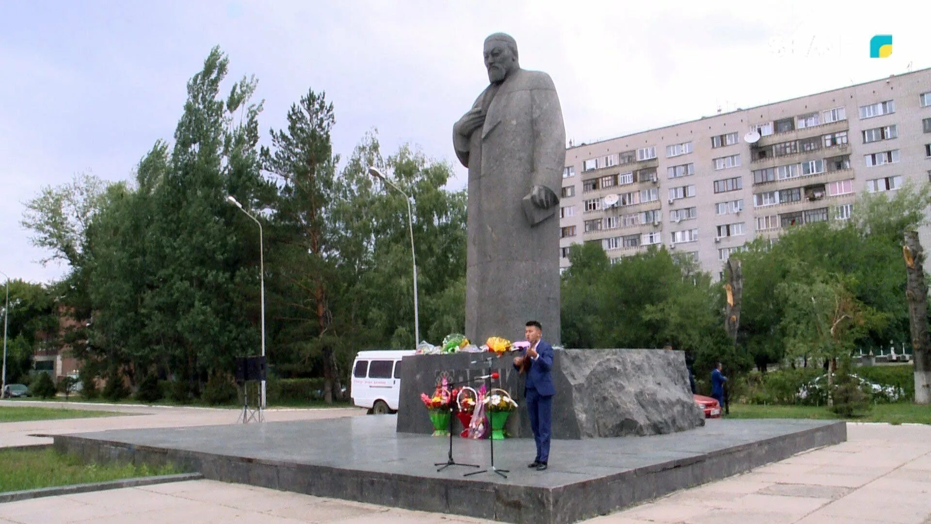 Область абай г семей. Площадь Абая семей. Семей город в Казахстане. Памятник Абаю Кунанбаеву в Семее. Памятник Абая в Семипалатинске.