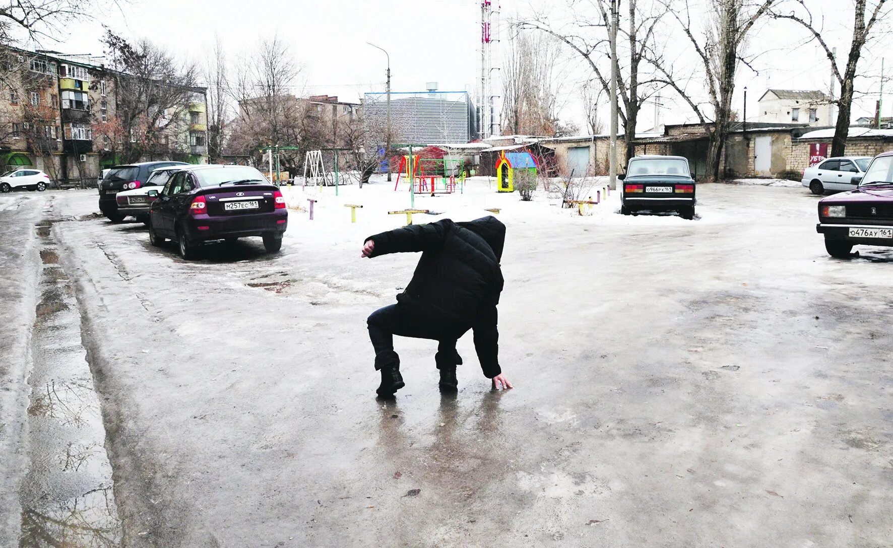 Возле представлявшего сильно