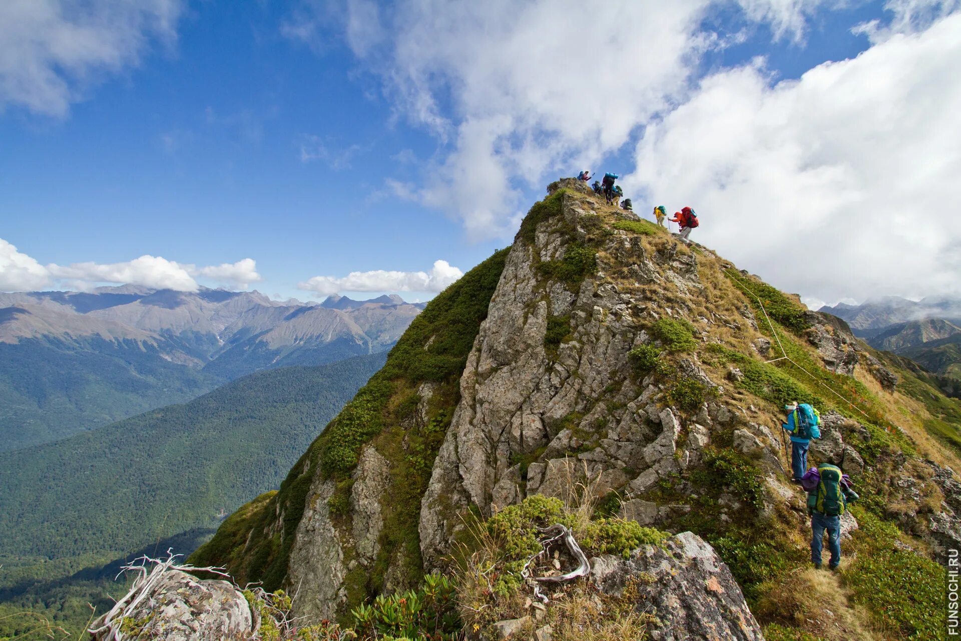 прогноз красная поляна в горах. скитур. роза хутор в апреле. роза хутор горы апрель. олимпийская деревня роза хутор.