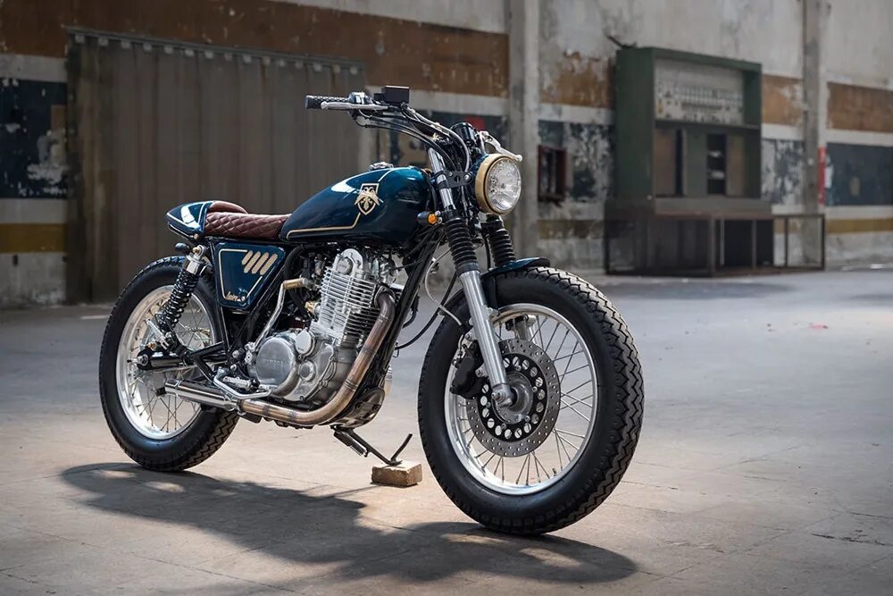 Yamaha xv1100 virago custom. Yamaha кастом. Yamaha xv950 bolt bobber. Yamaha xv1000. Yamaha sr400 кастом.
