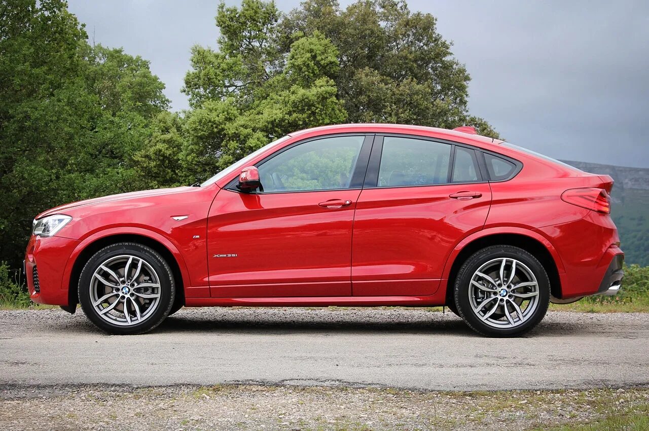 BMW x4 2015. BMW x4 и x6. БМВ х4 2015. БМВ х4 сбоку. X6 vs x4