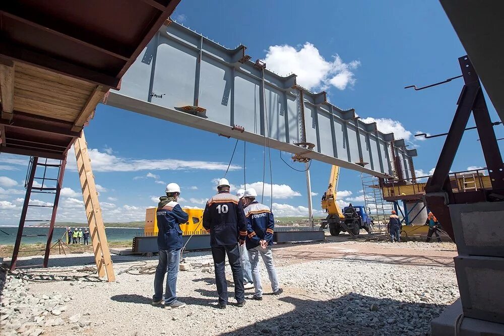 Металлические опоры мостов. Шпунт стройка моста. Подрядчики мосты. Открытие крымского моста 2018. Строители крымского моста.