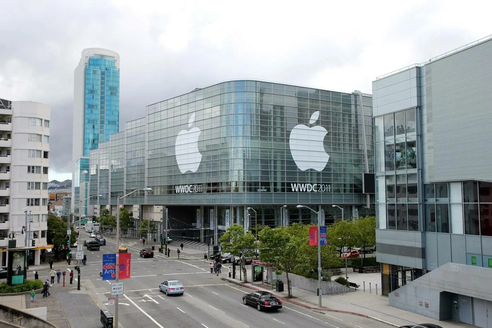 Здание эпл в Америке. Главный офис Эппл в Америке. Американская Корпорация Apple. Центральный офис Эппл в Америке.