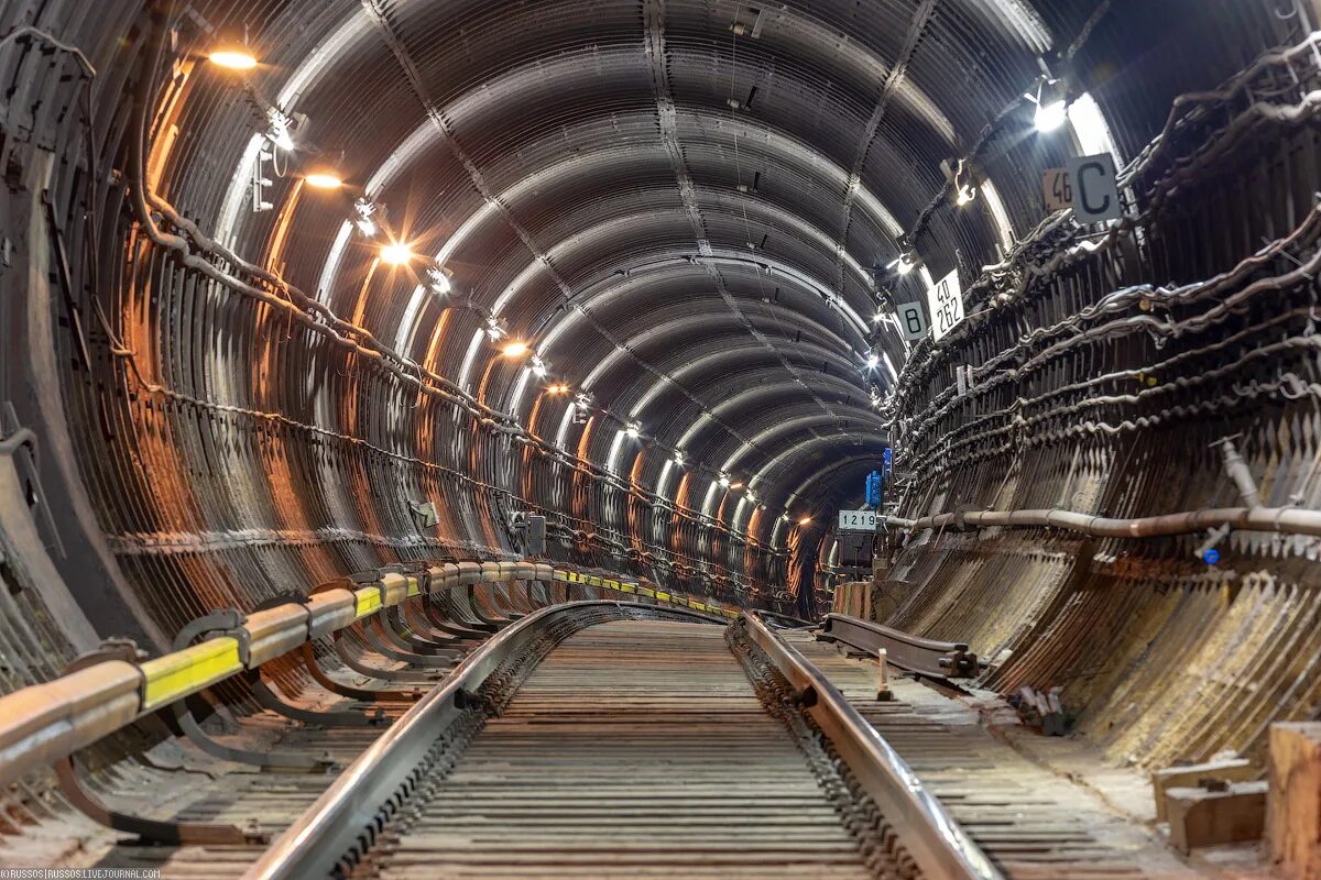 виды метрополитенов. станция маяковская москва. поезд призрак мосметро. тоннель метро станция фрунзенская. станция метро.