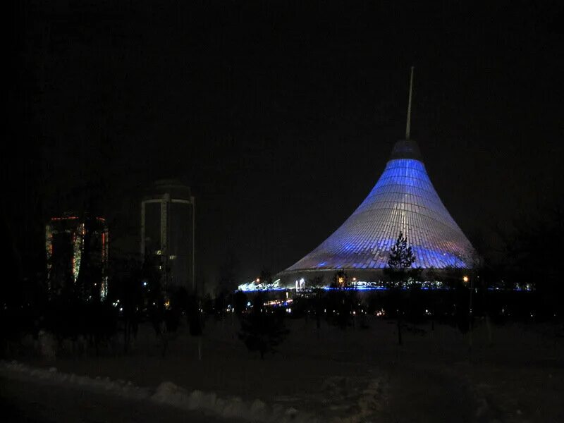 Кинотеатр астана хан шатыр. Астана Хан Шатыр зима. Хан Шатыр зимой. Хан Шатыр Астана аквапарк.