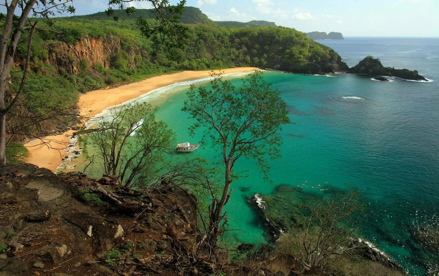 Красивые дикие пляжи. Фернандо-де-Норонья Бразилия. Национальный парк Фернанду-ди-Норонья. Байя до Санчо - Фернанду ди Норонья (Бразилия). Остров «Фернандо-де-Норонья» (Бразилия).