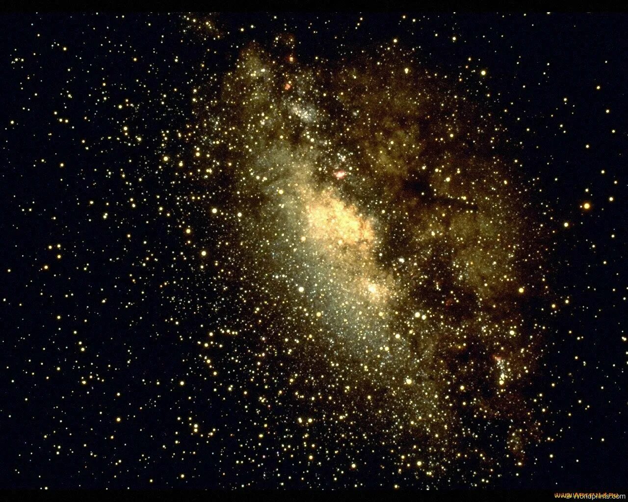 Космос черно желтый. Космос Галактика Млечный путь. Звездное небо Млечный путь Галактика. Золотой космос. Звездная пыль космос.