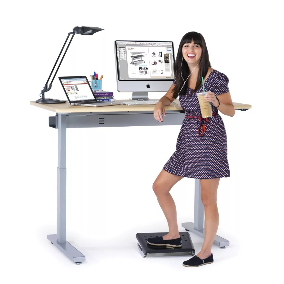 Standing desk. Стол стоя. Рабочее место стоя за компьютером. Стол для ноутбука стоя. Стол для ноутбука стоячий.