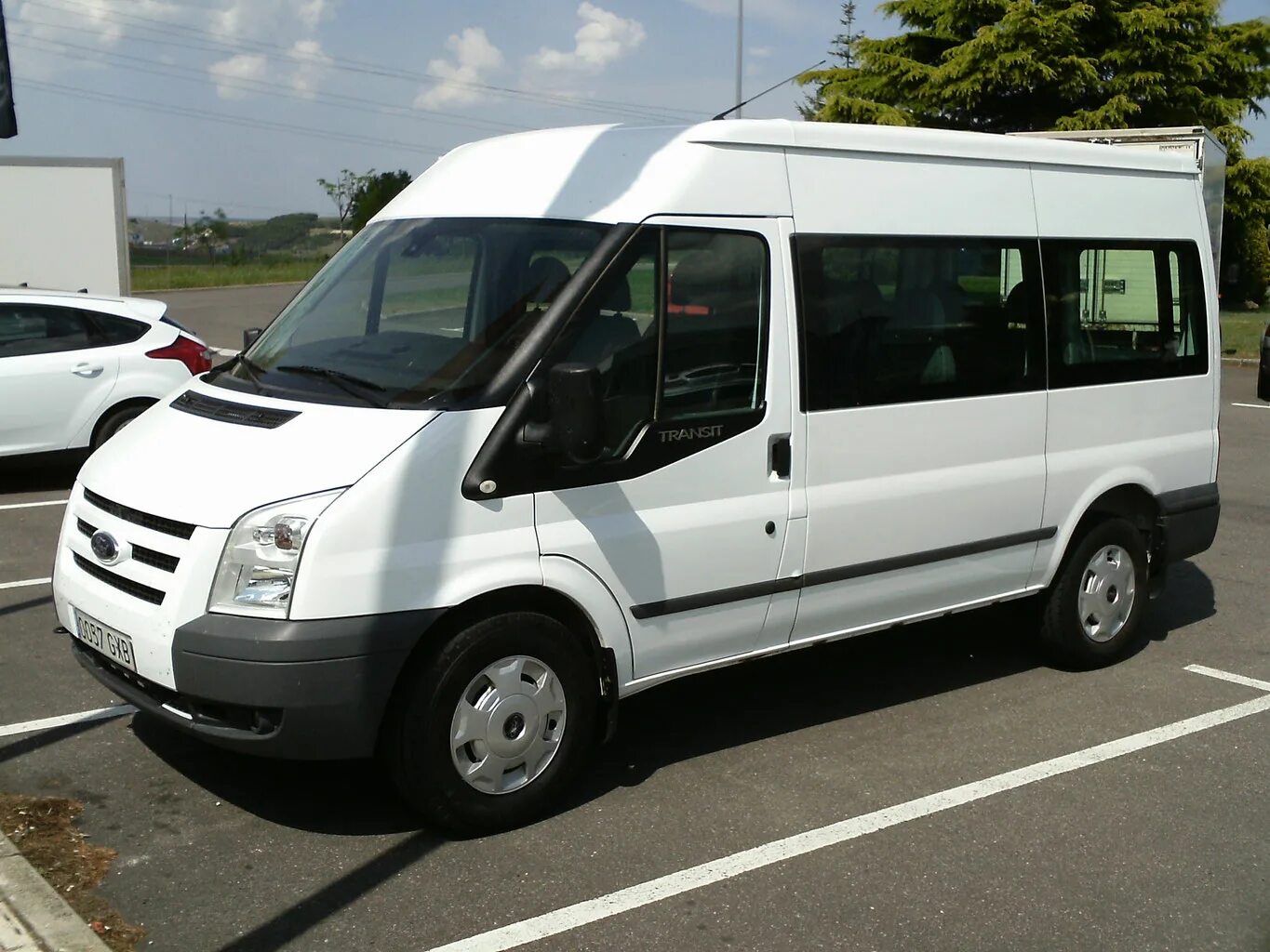 Транзит купить цена. Ford Transit пассажирский 2010. Ford Transit 9. Форд Транзит микроавтобус 2012. Фольксваген Форд Транзит.