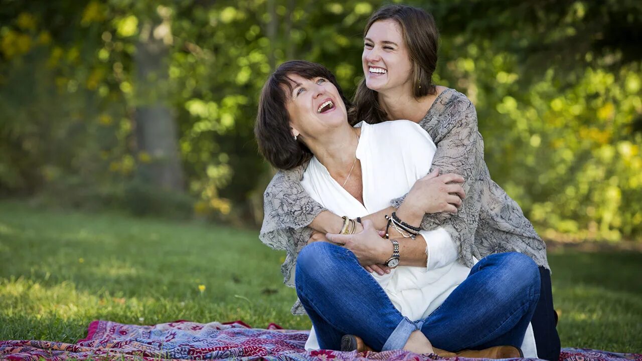 Mother daughter. Dzzaniolo with mother. A mother daughter thing 2 (2014. Mother-gentle mom. Look like mother.