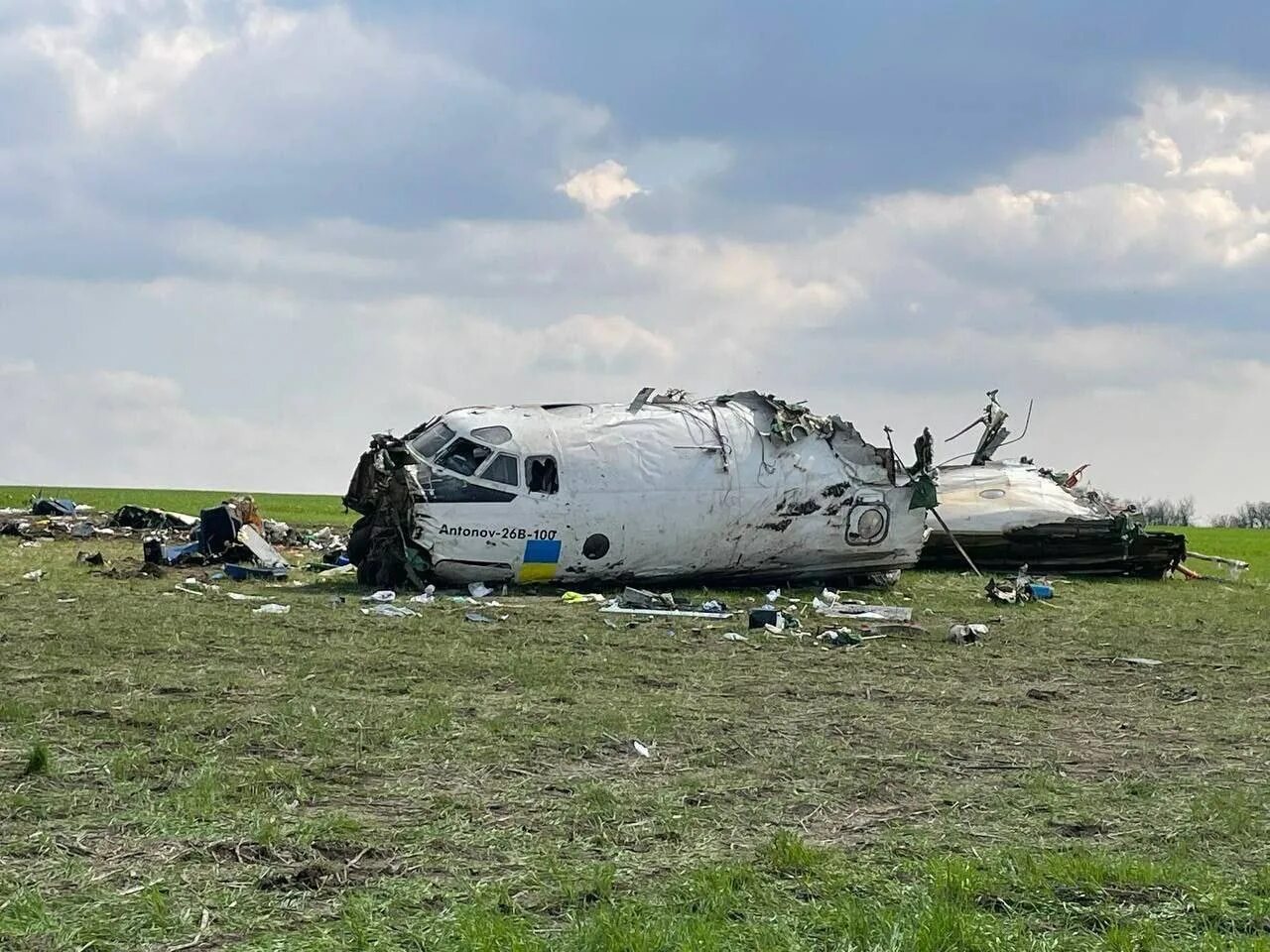 Самолет АН-2 упавший Запорожье. Крушение АН 26 В Воронежской области. АН-26 военно-транспортный самолёт.