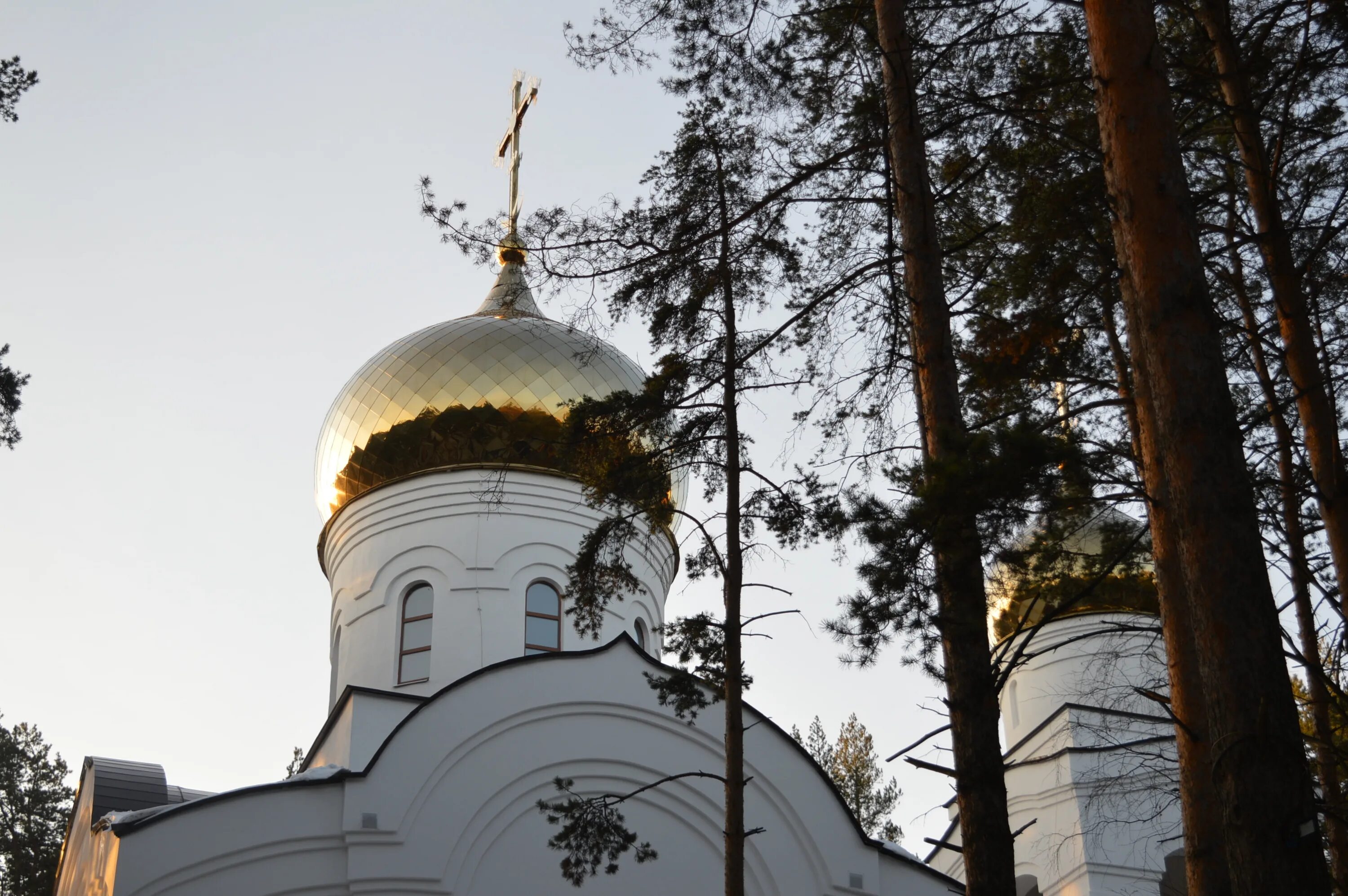 Екатеринбург имя святого. Храм Луки Крымского Екатеринбург. Храм святителя Луки Войно-Ясенецкого. Церковь Луки Войно Ясенецкого. Войно Ясенецкого в церкви.