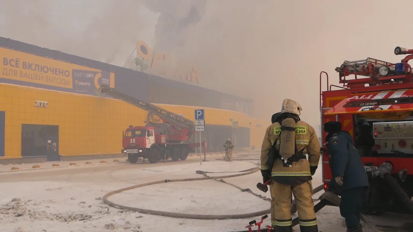 Сгоревшая спичка. Сгоревшая спичка. Огонь из баллончика. Пожар в магазине. Струя огня.