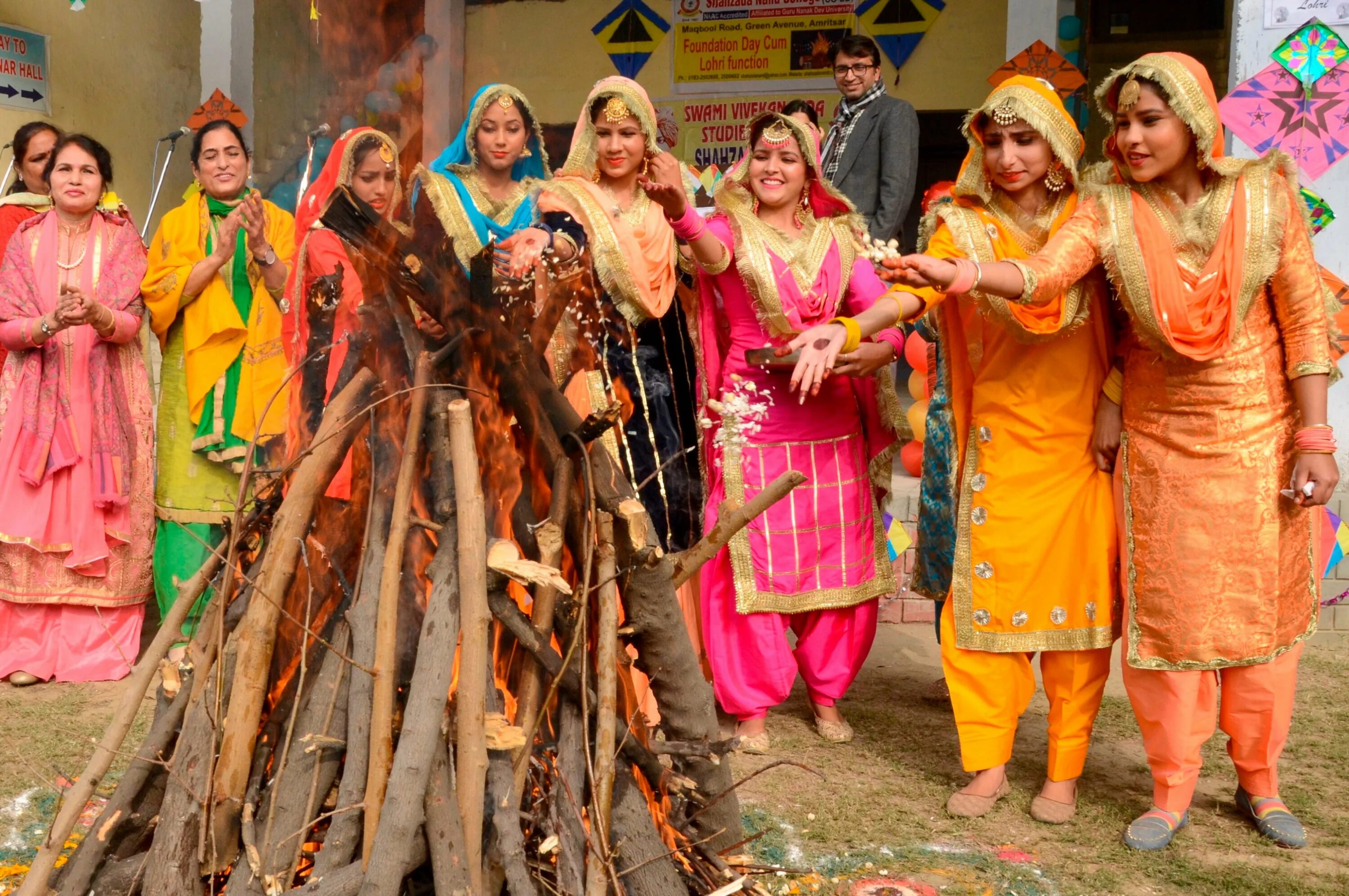 Индия урожай. Кхичри. индия. hindu harvest festival india. магх баху фестиваль фото. banana festival celebration harvest.