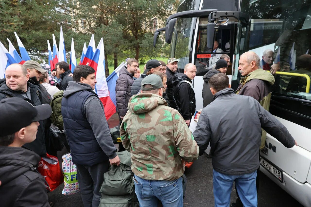 Возможна ли мобилизация в россии после выборов. Мобилизация в СПБ. Мобилизация в Петербурге. Мобилизация в Петербурге фото. За наших мобилизованных.