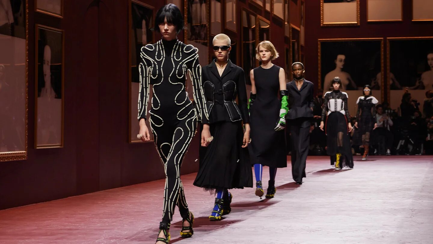 Модные показы зима 2025. Dior fall 2025. кристиан диор осень зима 2025 2025. показ диор 2025-2025. dior fall 2025.