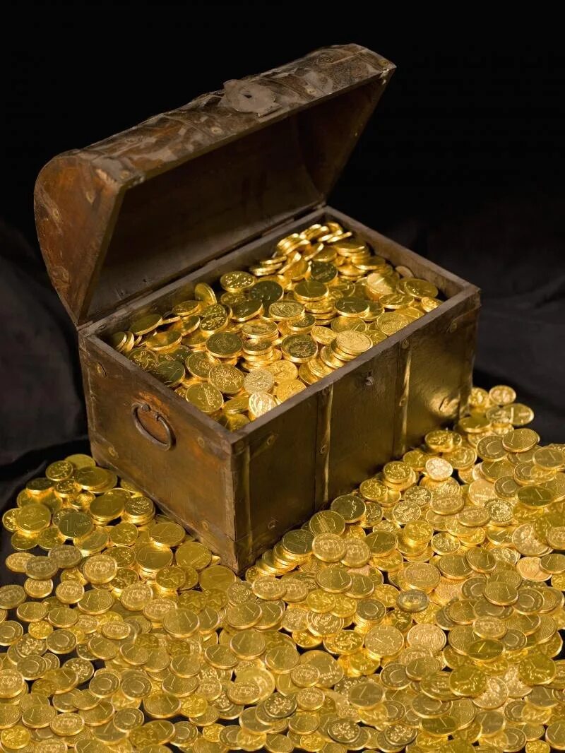 Золото кладоискателей. Сундук с золотом. Сундук с золотыми монетами. Клад золото. Золото сокровища.