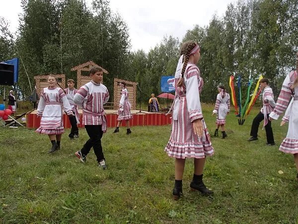 Гуждор удмуртский праздник. Погода салья. Киясово удмуртская изба. Карамас пельга центр удмуртской культуры. Погода салья.