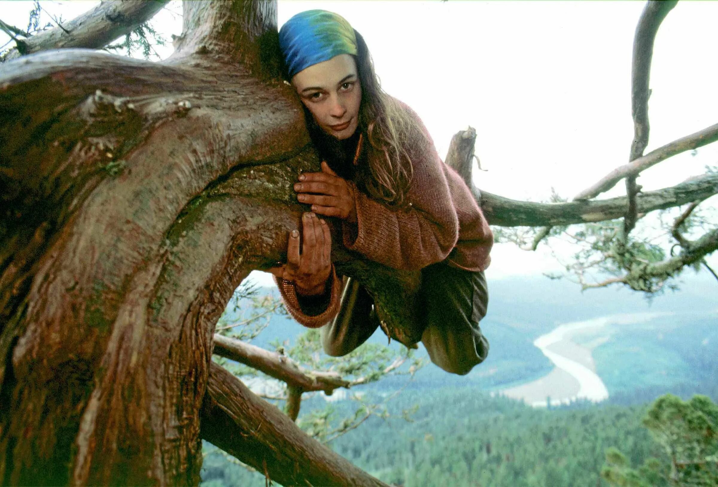 Длиной в несколько лет. Человек на ступеньках. Длиной в несколько лет. Стрижка каскад лесенка на средние волосы с челкой. Длиной в несколько лет.