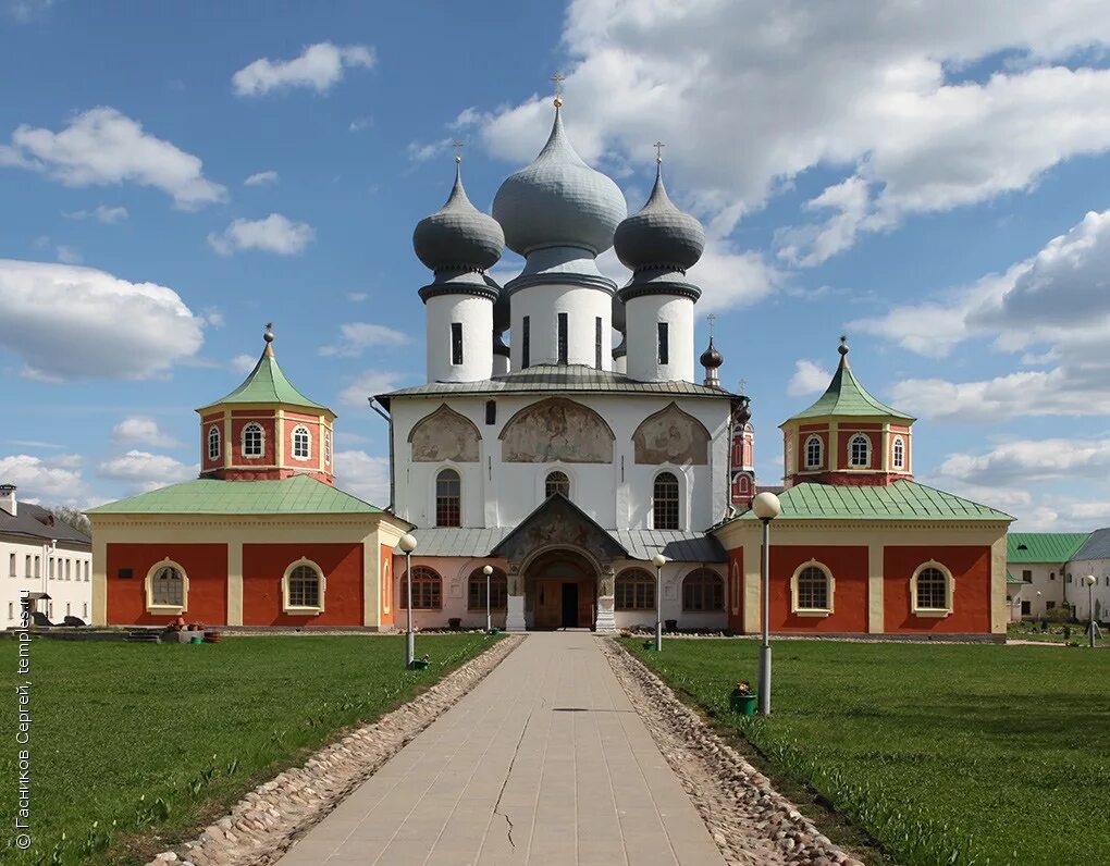 успенский собор тихвинского монастыря. тихвинский богородичный успенский монастырь. успенский мужской монастырь тихвин. тихвинский богородичный монастырь. у церкви тихвин ленинградская область.