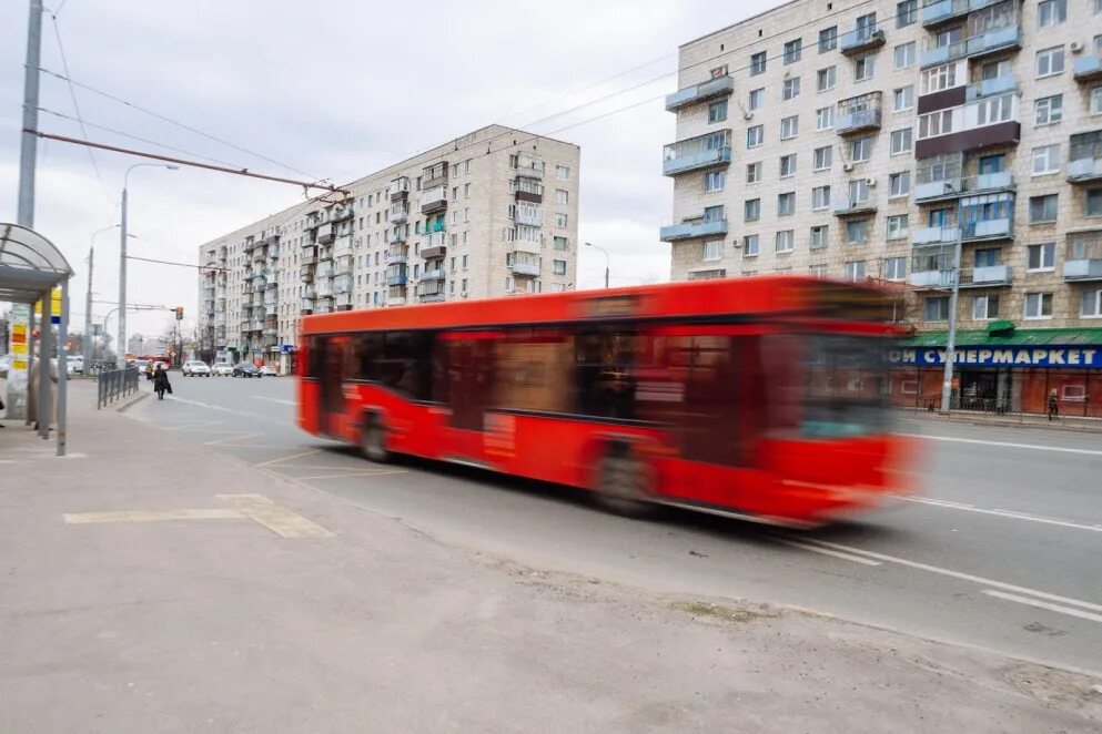 Автобус казань детям. Автобус Казань. 84 Автобус Казань. Автобус 2 Казань. 35 Автобус Казань.