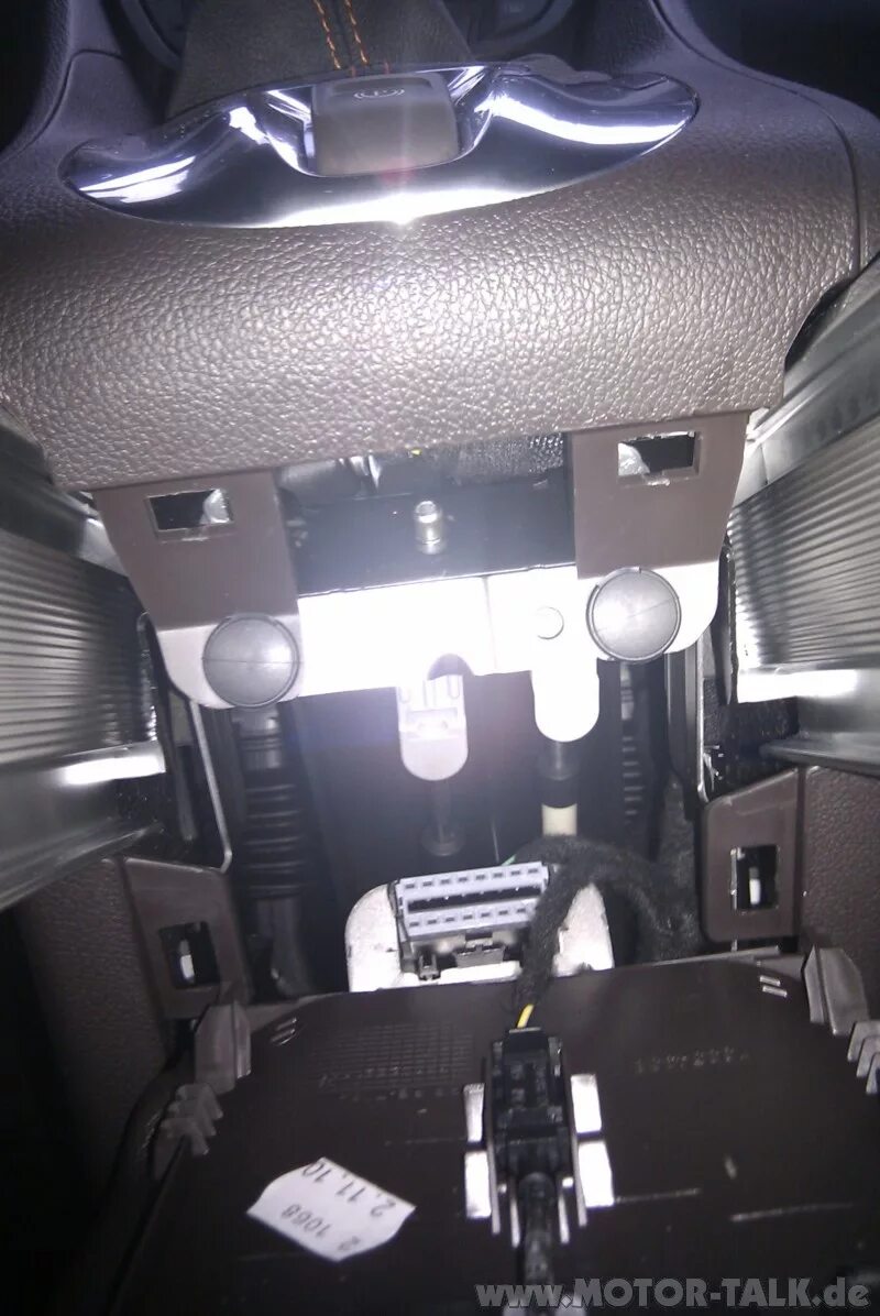 Диагностический разъем опель мерива 2008. Диагностический разъём opel meriva. Opel corsa 2007 диагностический разъем. Разъём obd2 opel meriva a. Диагностический разъём опель мерива.