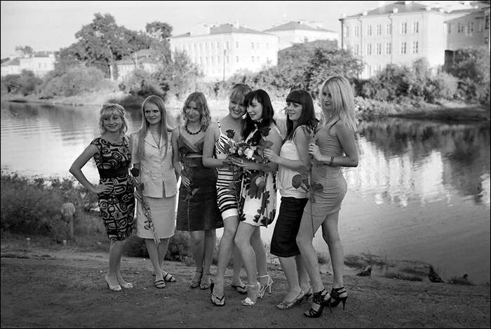 Российская глубинка. Молодежь провинции. Парень из глубинки. Жители российской глубинки. Девчонки из провинции.