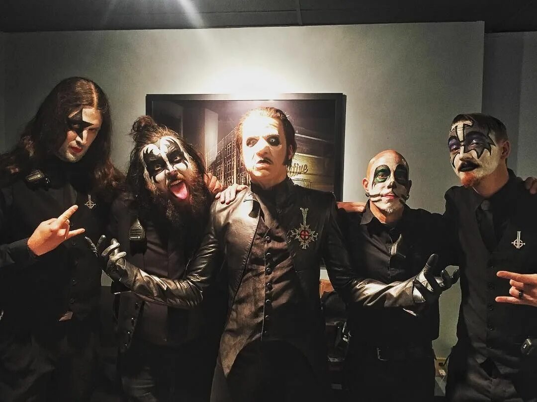 Группа гоуст гитаристы. Ghost группа участники. Ghost band концерт. Ghost группа 2021. Группа привидений.