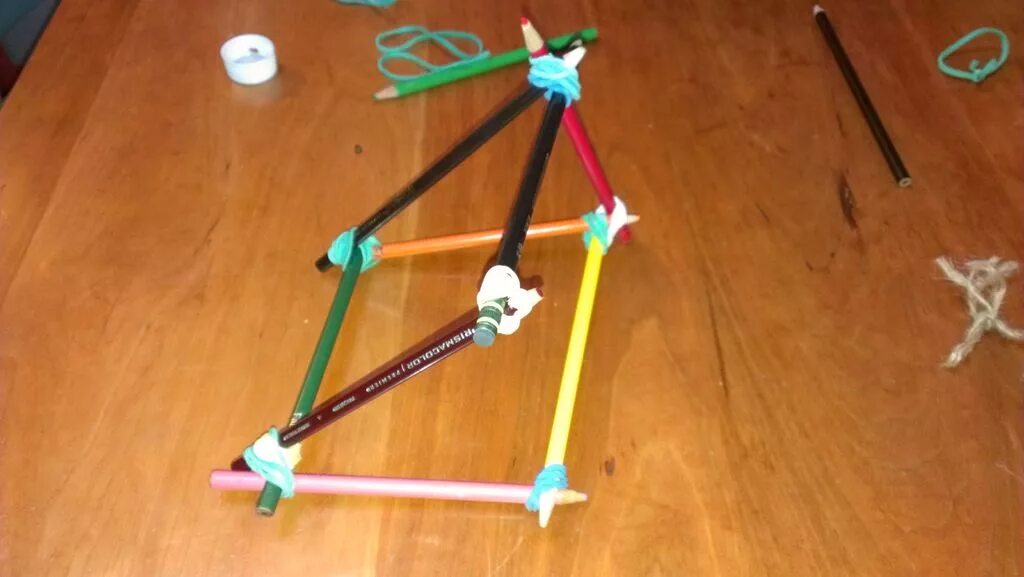 Катапульта из подручных средств. Оригами катапульта из бумаги. Катапульта из бумажных трубочек. Как сделать катапульту из бумаги. Как сделать катапульту из бумаги.