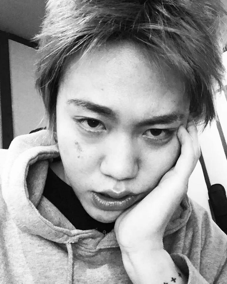 Bloo рэпер. Блу корейский рэпер. Bloo корейский рэпер 2022. Bloo рэпер. Bloo рэпер.