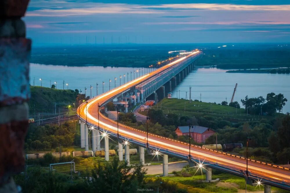 Чем известен хабаровский край. Мост Амур Хабаровск. Река Амур мост Хабаровск. Мост через реку Амур в Хабаровске. Амурский мост в Хабаровске. «Амурское чудо».