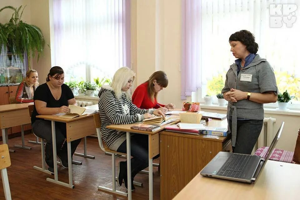 Вечерняя школа 10-11 класс. Что такое вечерняя школа после 9 класса. Занятие в вечерней школе. Уроки в вечерней школе. Поступить в вечернюю школу.