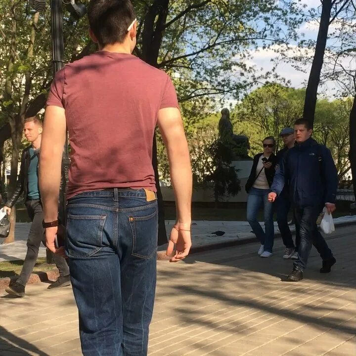 димон мем. найден димон. димон ты где. найден димон. димон алкаш.